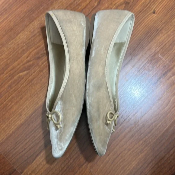 Birdies Size 7.5 Goldfinch Flats in Champagne Velvet Bow Detail Classic - Picture 5 of 9